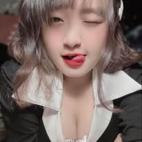 Ảnh Gái Xinh Mặc Váy Xếp Ly Ngắn Phong Cách Nổi Bật Trong Mùa Hè Này